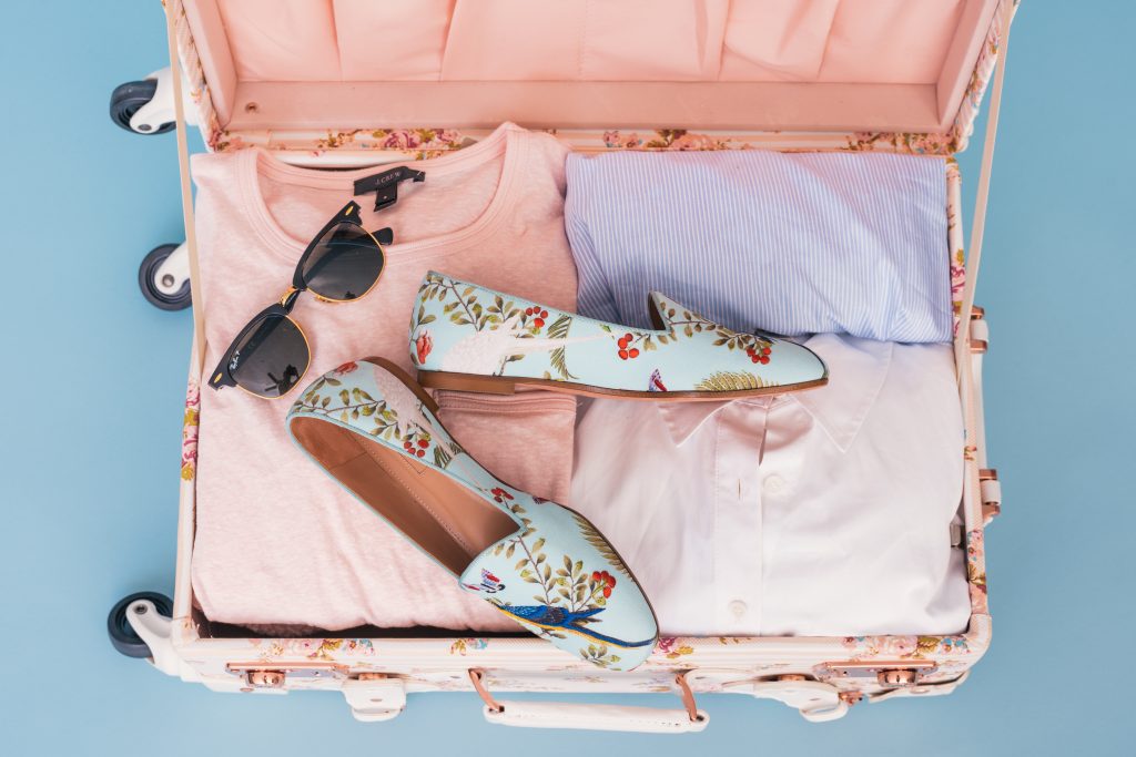 tips for packing smart, suitcase organized for trip, travel