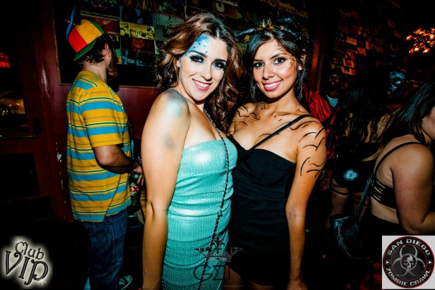girls enjoying the best Halloween haunts and events in San Diego